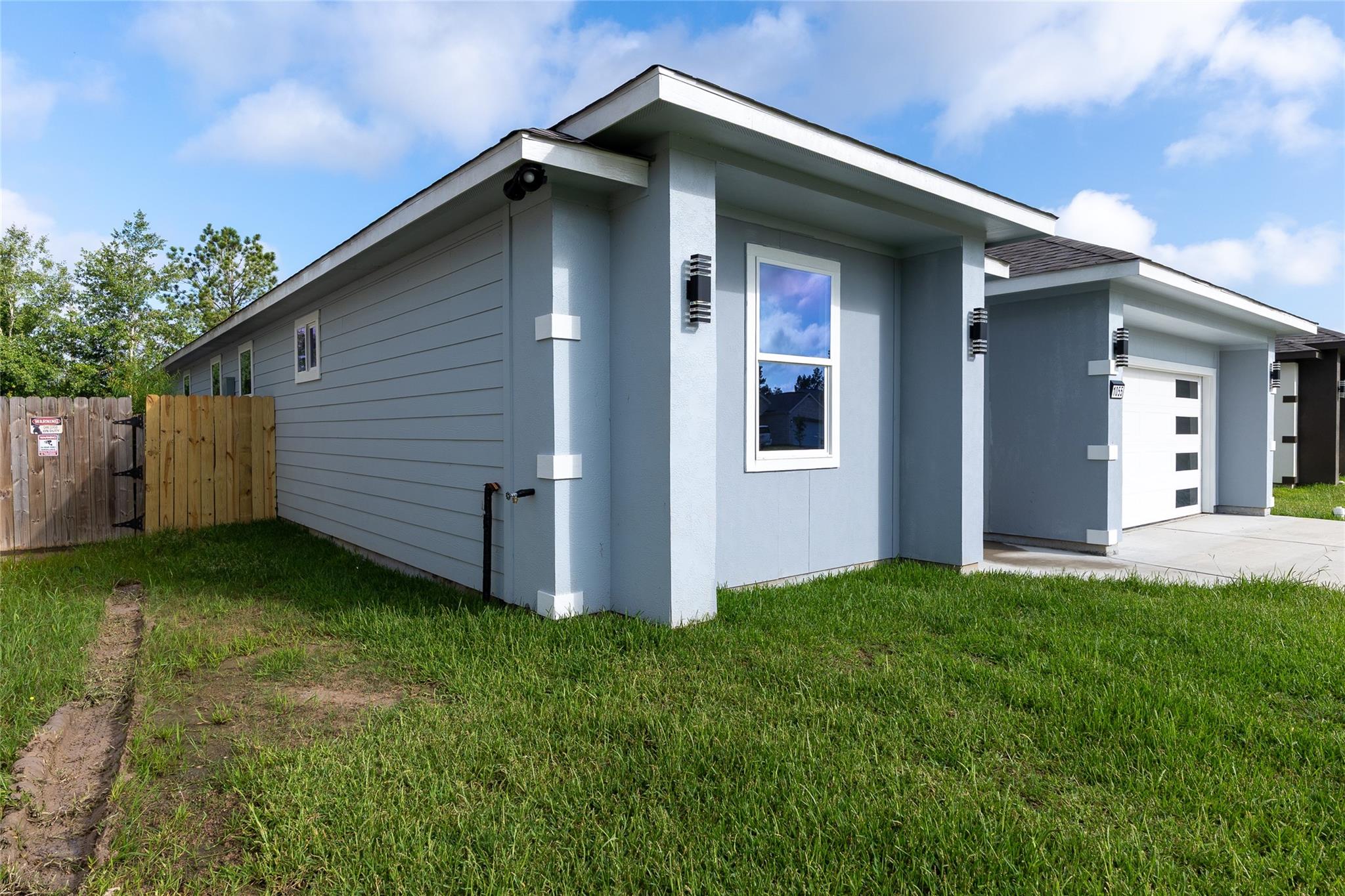 1055 Road 5203