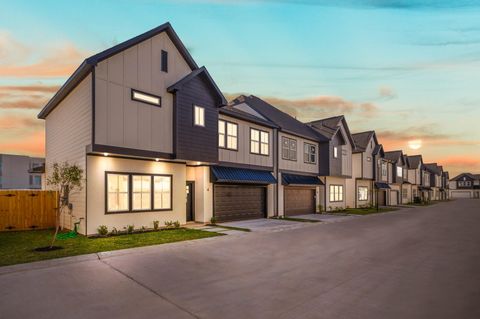 Photo of 6702 Metro Blvd #4, Houston, TX 77083 (MLS # 36556670)