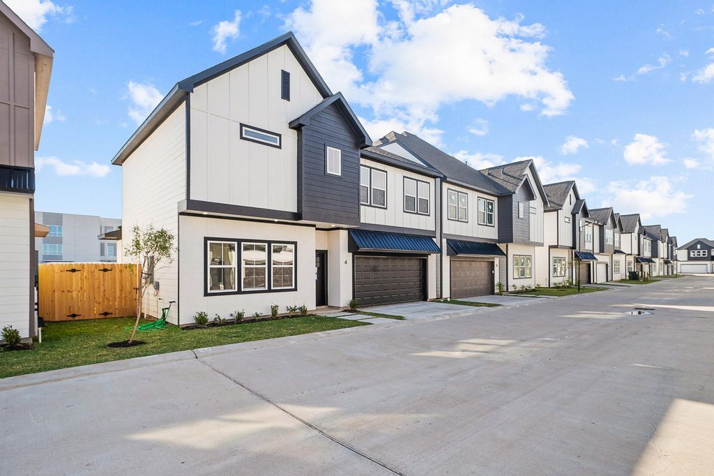 Photo of 6702 Metro Blvd #4, Houston, TX 77083 (MLS # 36556670)