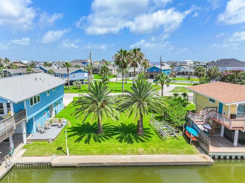 Photo of 16611 Flamingo Way, Jamaica Beach, TX 77554 (MLS # 62181271)
