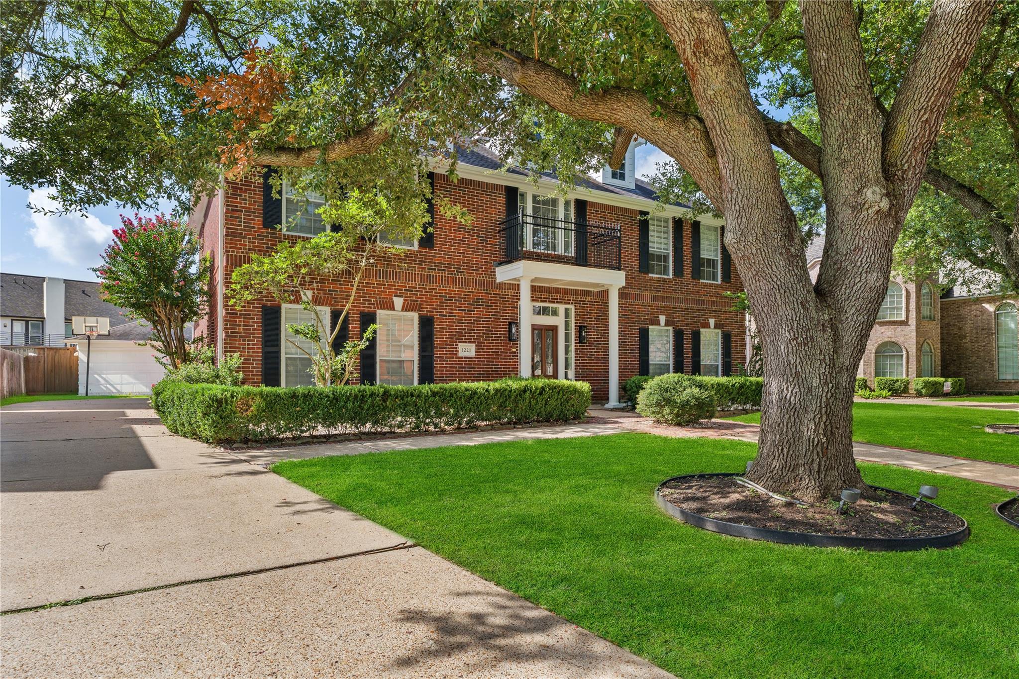 1221 Wedgewood Drive