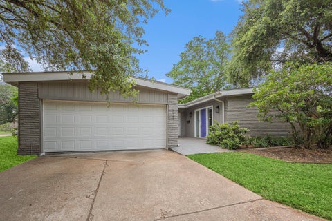 Photo of 5539 Indigo Street, Houston, TX 77096 (MLS # 52517258)