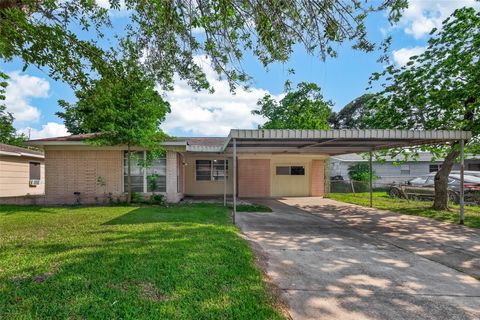 Photo of 5810 Flamingo Drive, Houston, TX 77033 (MLS # 14526608)