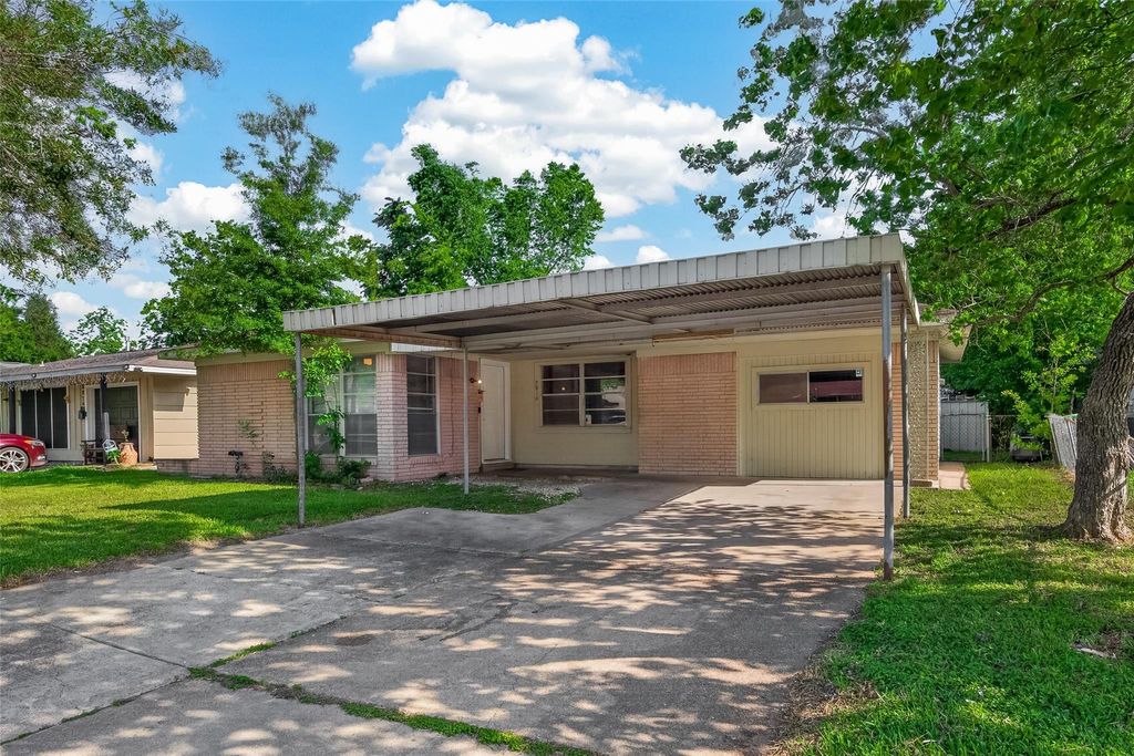 Photo of 5810 Flamingo Drive, Houston, TX 77033 (MLS # 14526608)