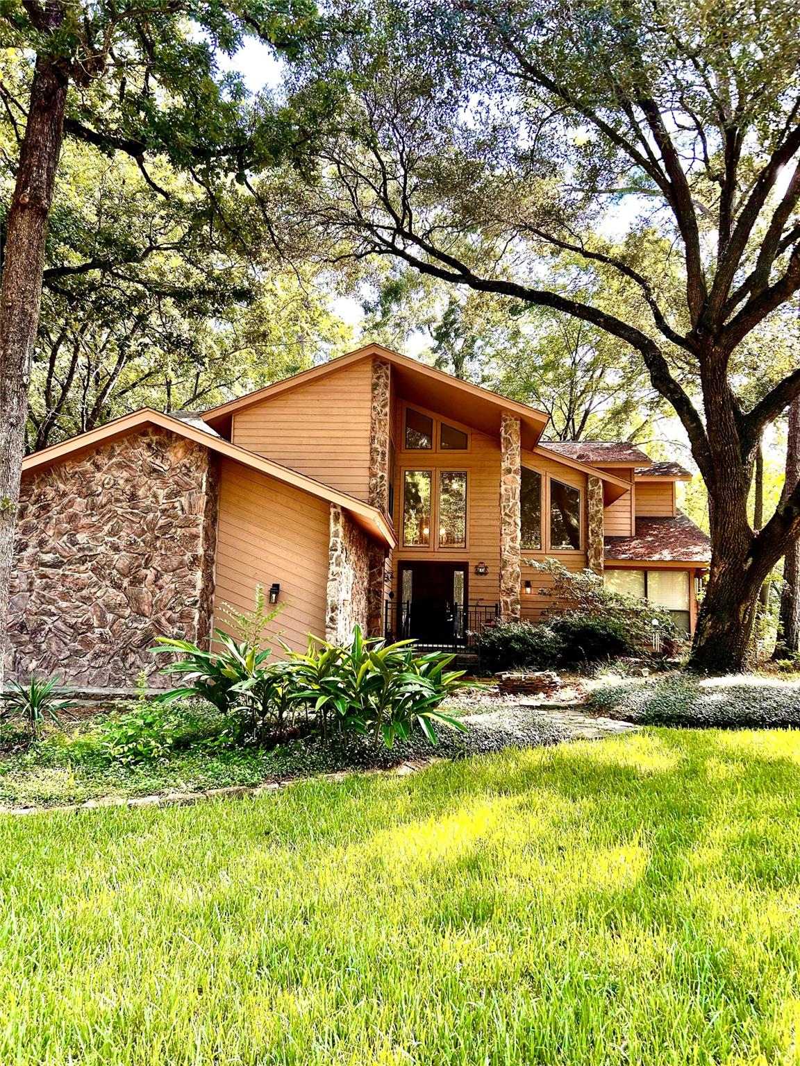 2 Crescent Falls Court
