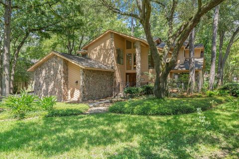 Photo of 2 Crescent Falls Court, The Woodlands, TX 77381 (MLS # 19828599)