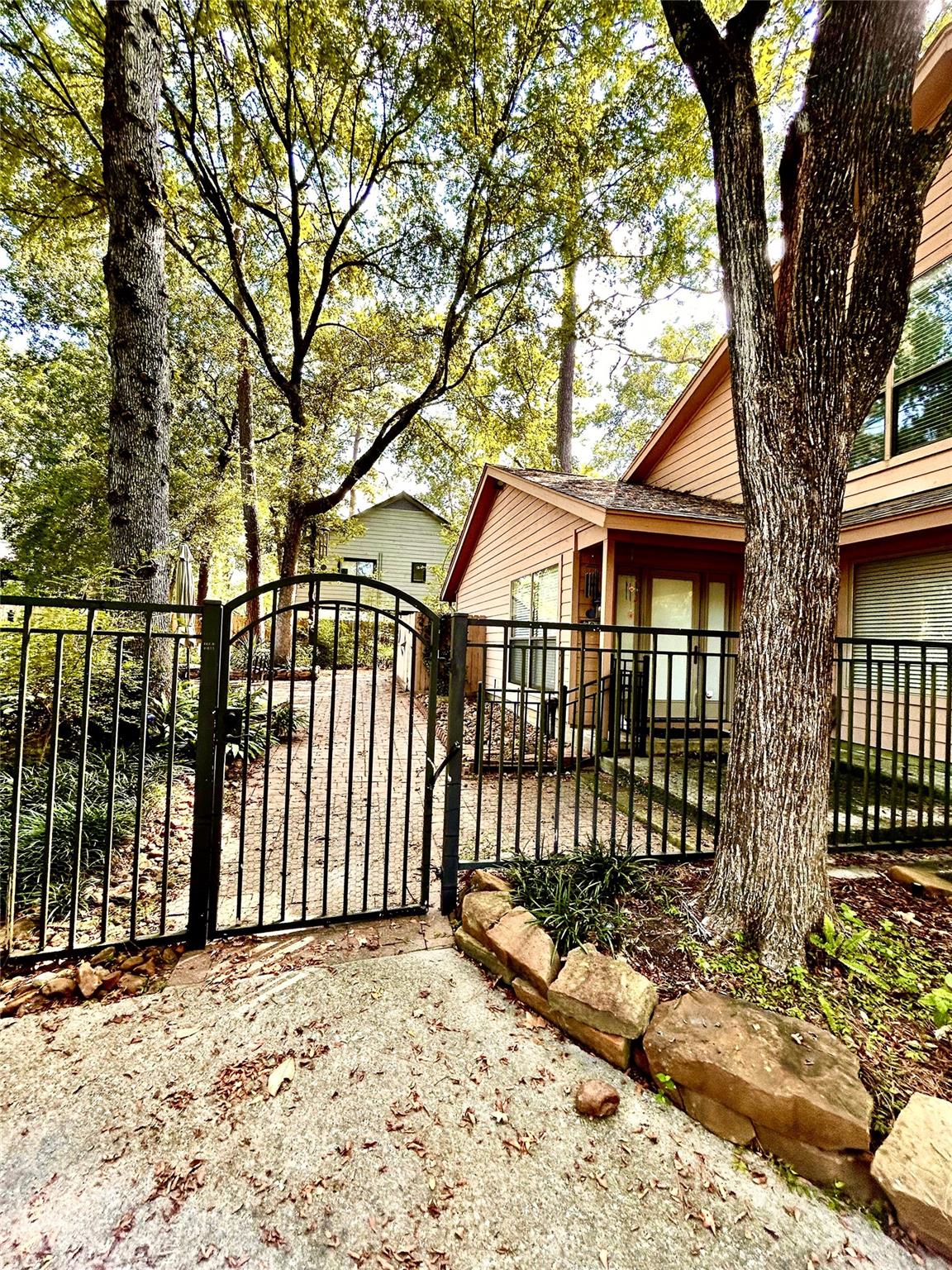 2 Crescent Falls Court