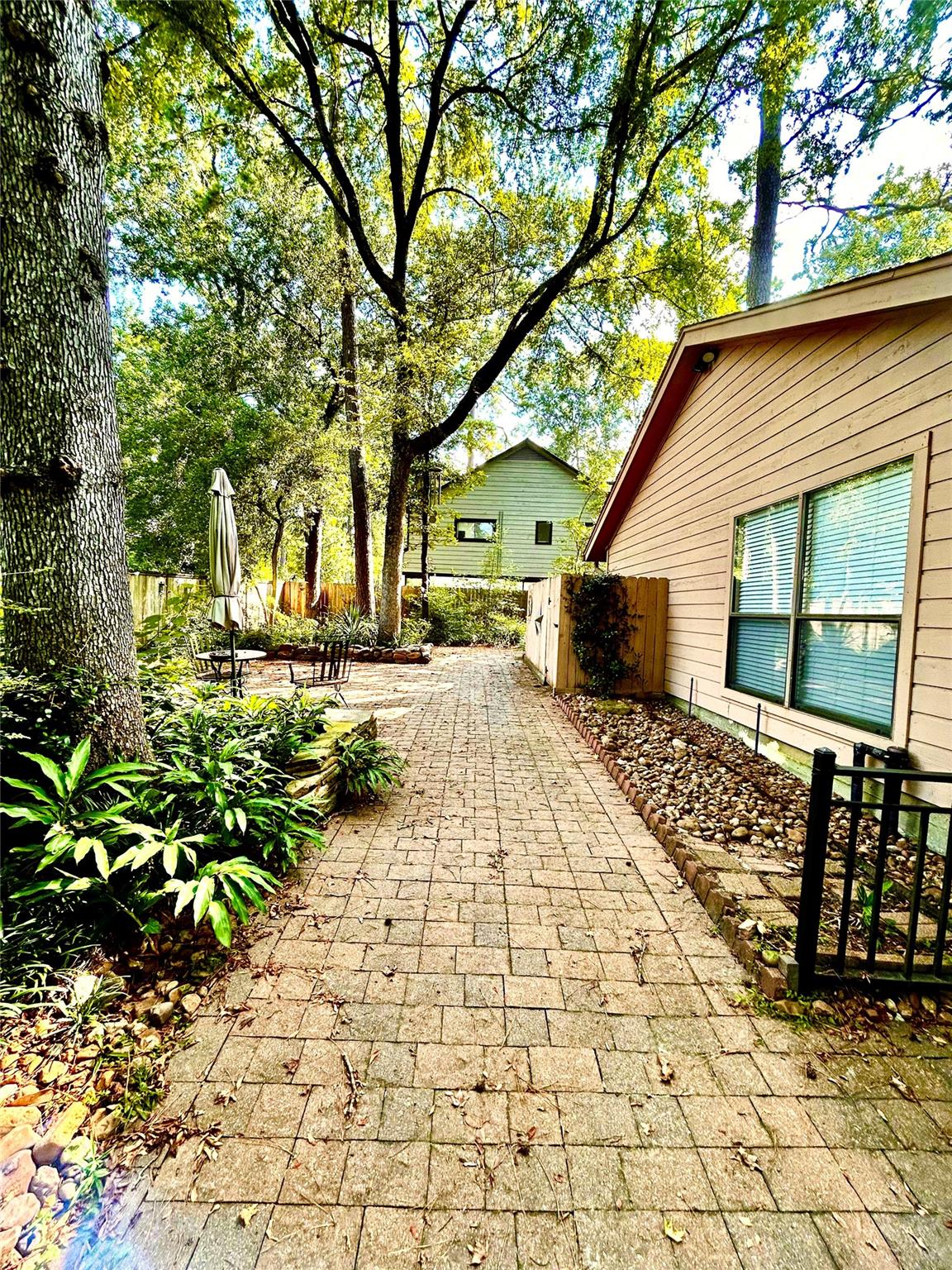 2 Crescent Falls Court