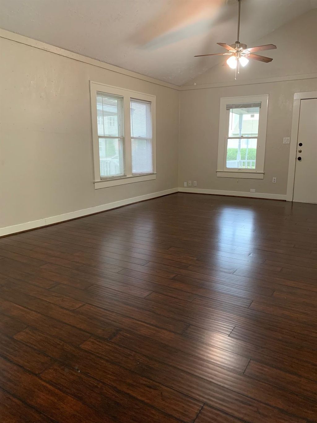 Photo of 908 W 23rd Street, Houston, TX 77008 (MLS # 34161069)