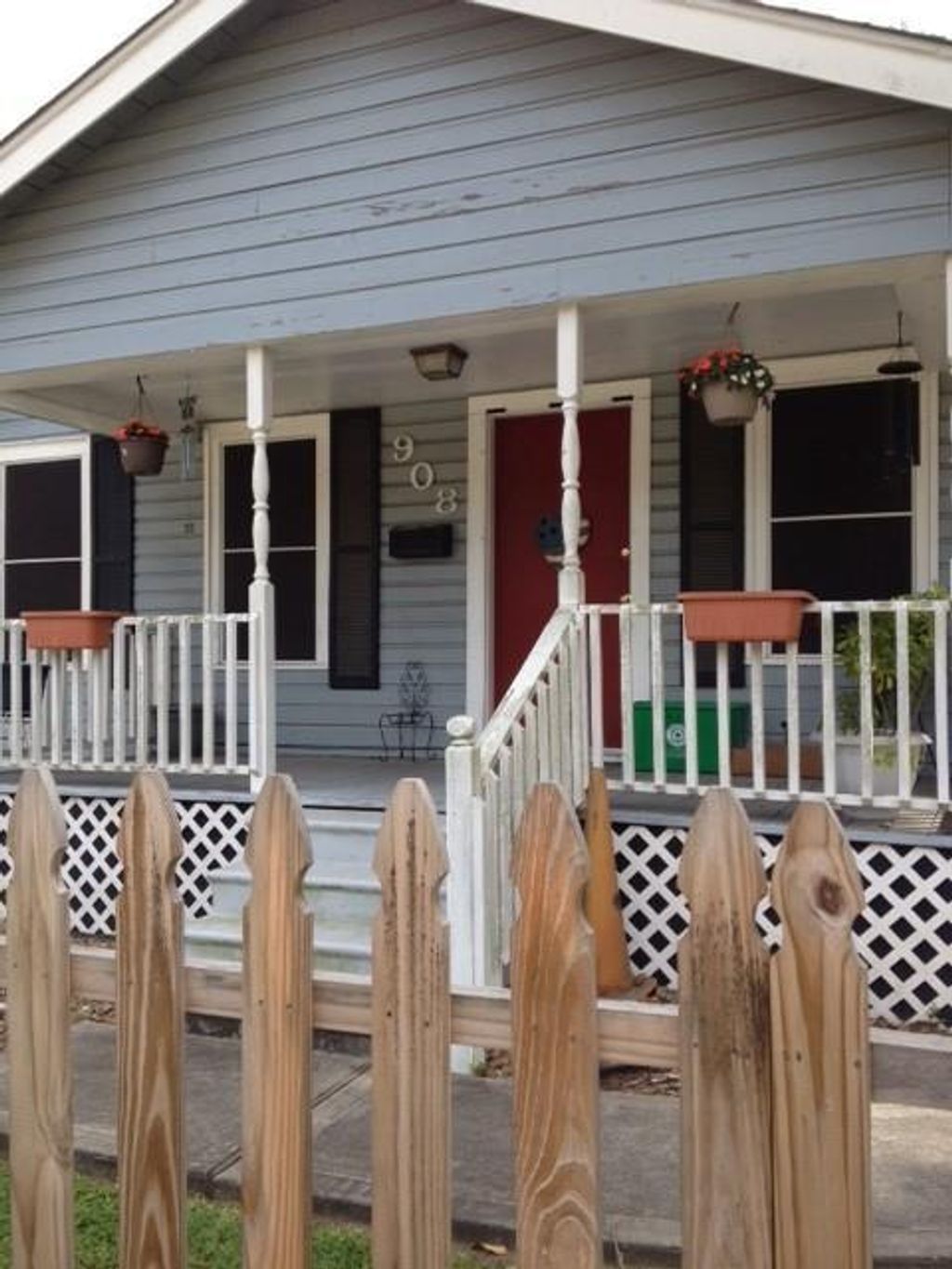 Photo of 908 W 23rd Street, Houston, TX 77008 (MLS # 34161069)