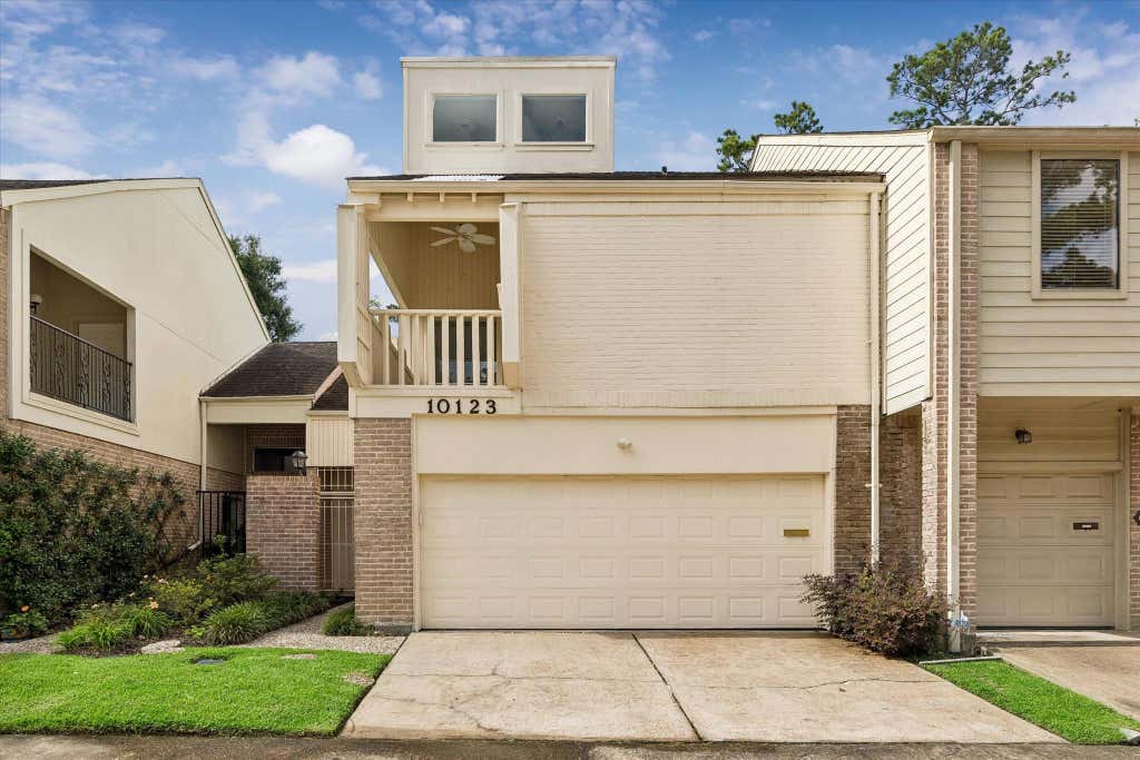 Photo of 10123 Valley Forge Drive, Houston, TX 77042 (MLS # 76236817)