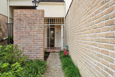 Photo of 10123 Valley Forge Drive, Houston, TX 77042 (MLS # 76236817)