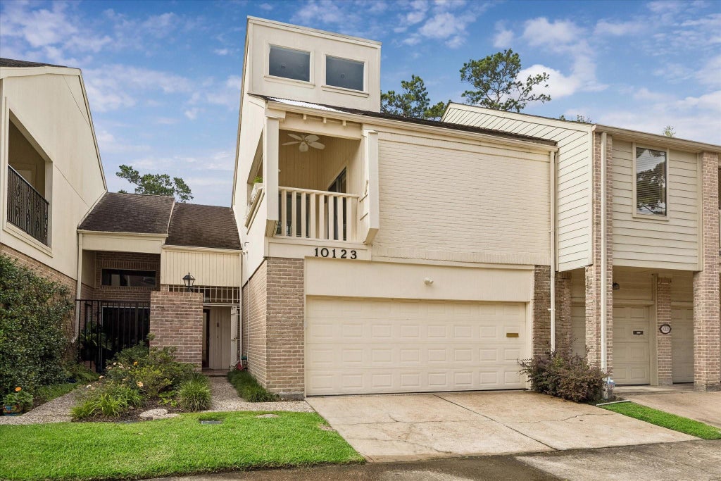 Photo of 10123 Valley Forge Drive, Houston, TX 77042 (MLS # 76236817)