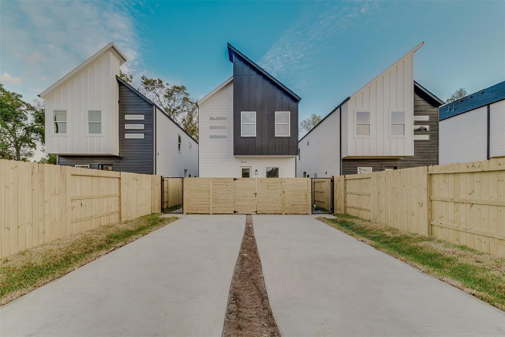 Photo of 9435 Pembrook St St, Houston, TX 77016 (MLS # 67991460)