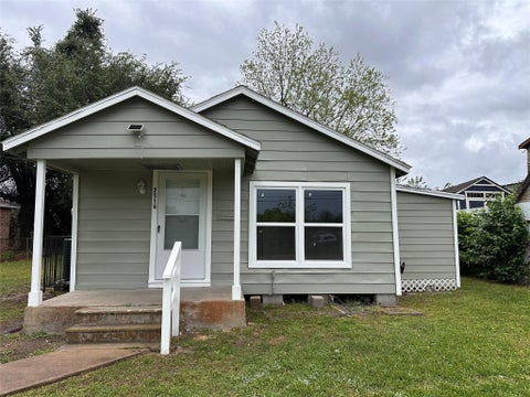 Photo of 2516 Ivy St, Houston, TX 77026 (MLS # 21756038)