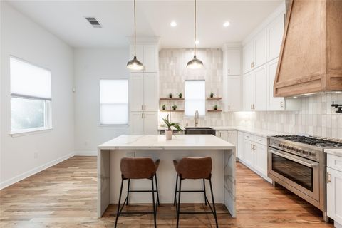 Photo of 411 Vincent Street, Houston, TX 77009 (MLS # 32100066)