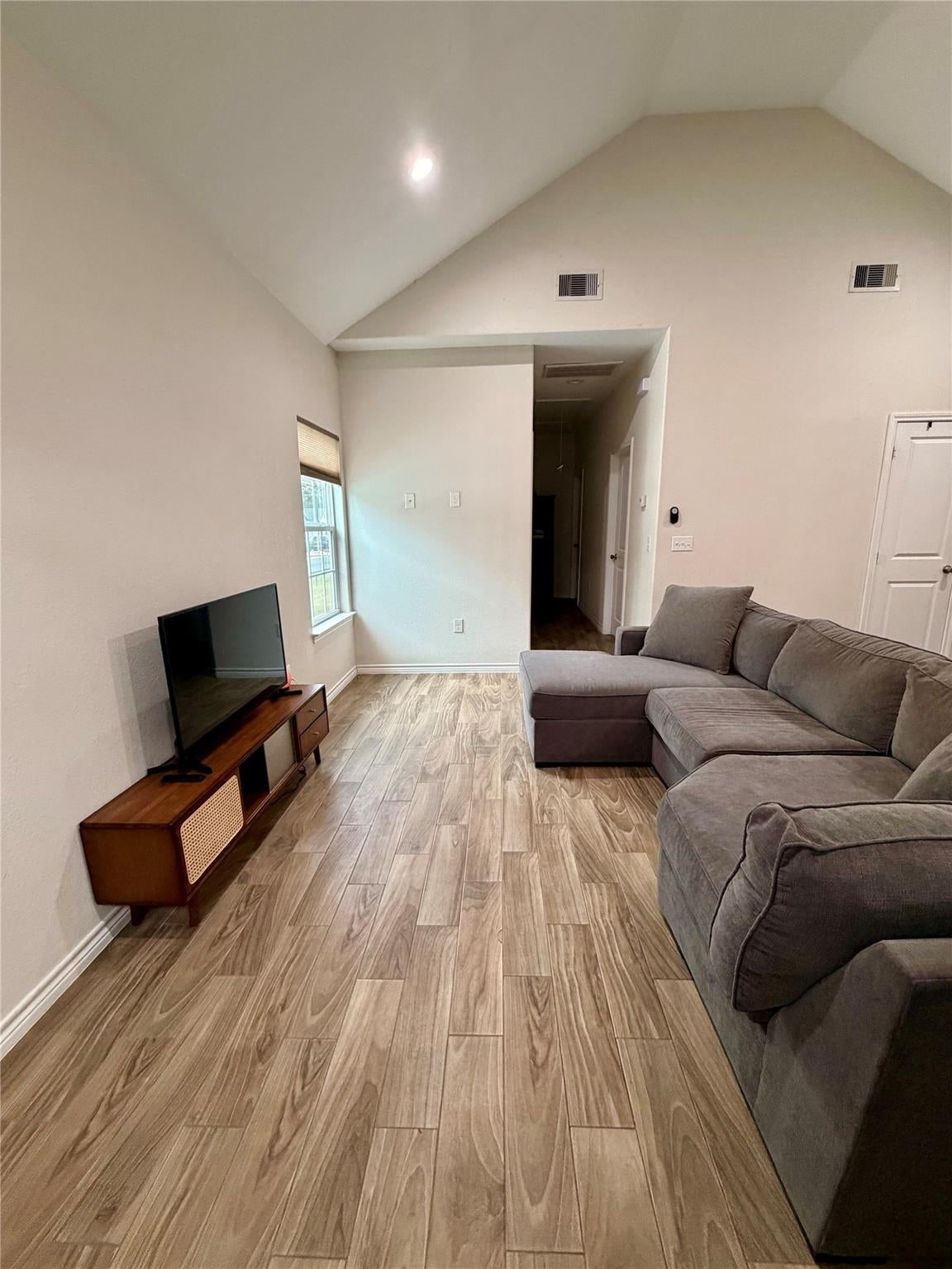 16601 E Ivanhoe