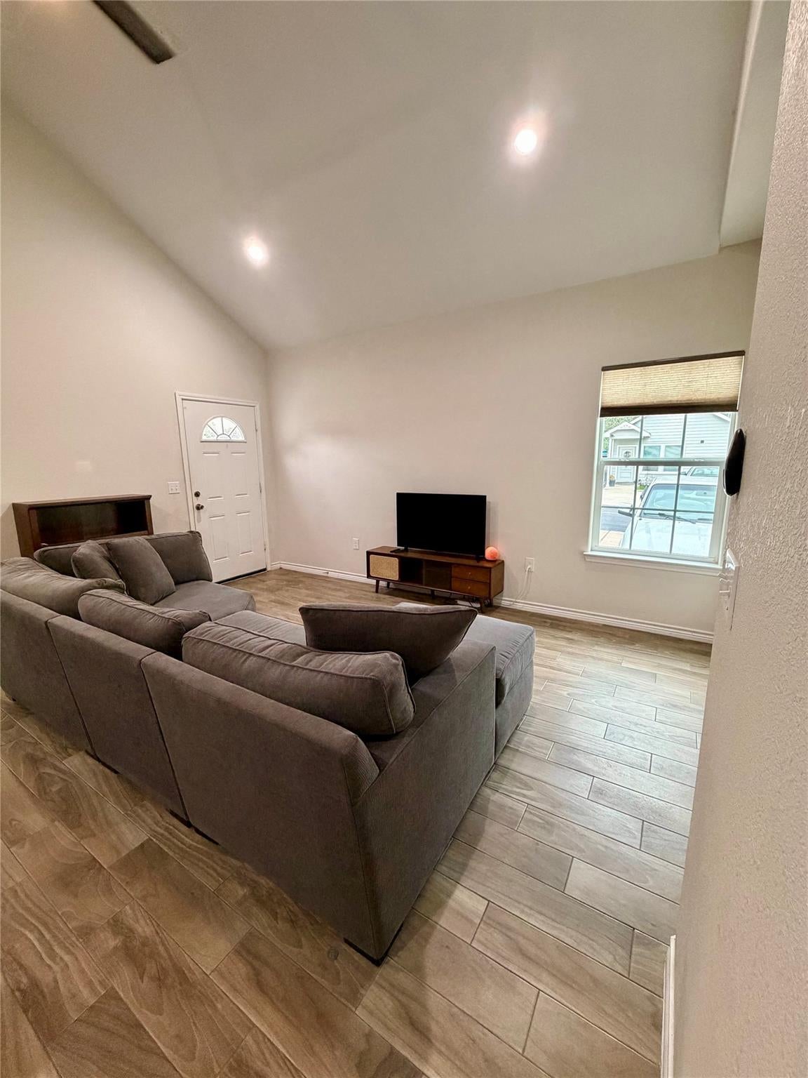 16601 E Ivanhoe
