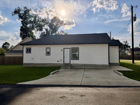 Photo of 16601 E Ivanhoe, Montgomery, TX 77316 (MLS # 61242346)