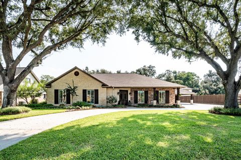 Photo of 2613 Luella Avenue, Deer Park, TX 77536 (MLS # 20526896)