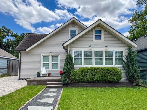 Photo of 818 Wilkes Street, Houston, TX 77009 (MLS # 85701813)