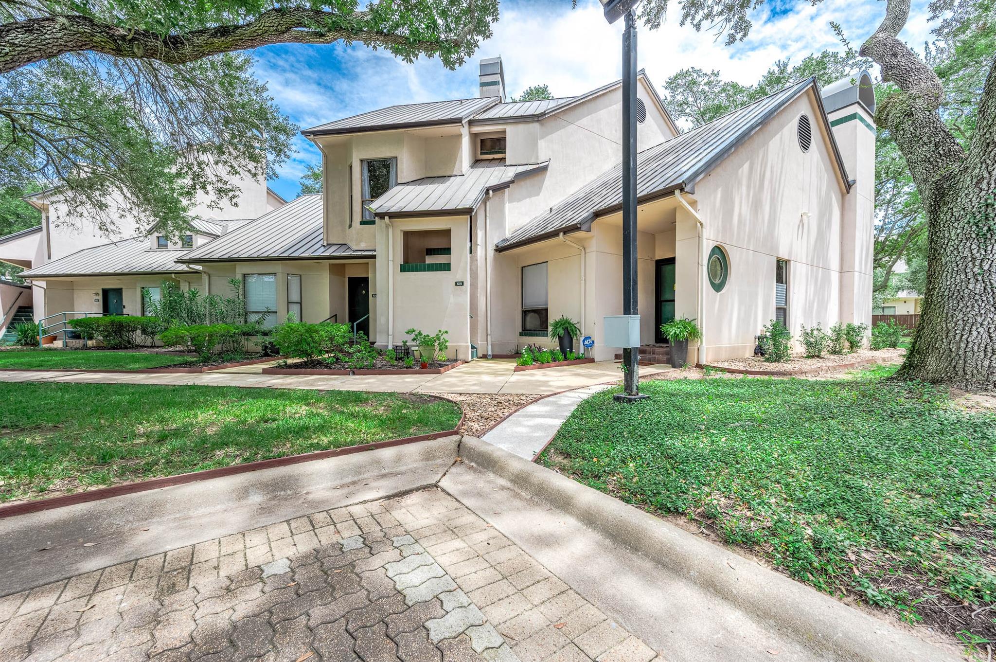 4144 Greystone Way 105