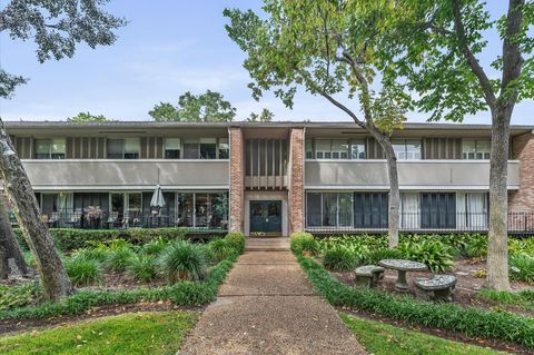 Photo of 648 S Ripple Creek Drive #648, Houston, TX 77057 (MLS # 24639364)