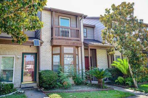 Photo of 12300 Brookglade Circle #139, Houston, TX 77099 (MLS # 46274474)