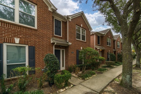 Photo of 910 W Heights Hollow Lane, Houston, TX 77007 (MLS # 15325321)