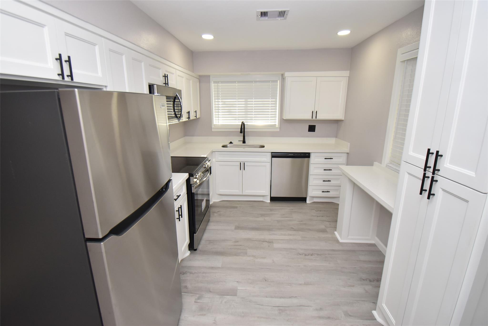 16587 El Camino Real