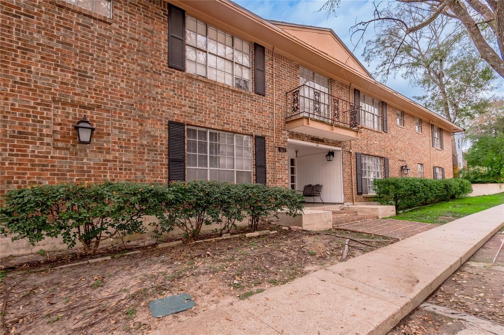 Photo of 818 University Avenue #2, Huntsville, TX 77320 (MLS # 58461943)