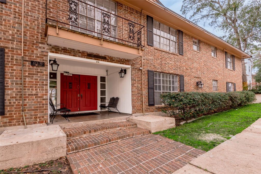 Photo of 818 University Avenue #2, Huntsville, TX 77320 (MLS # 58461943)