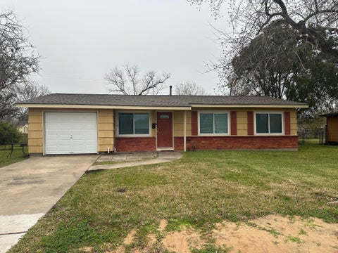 Photo of 116 Forest Oaks Lane, Lake Jackson, TX 77566 (MLS # 49151468)