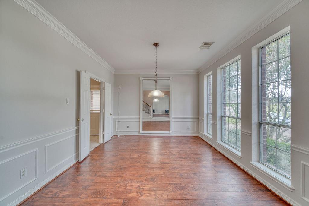 9606 Oakland Lake Way