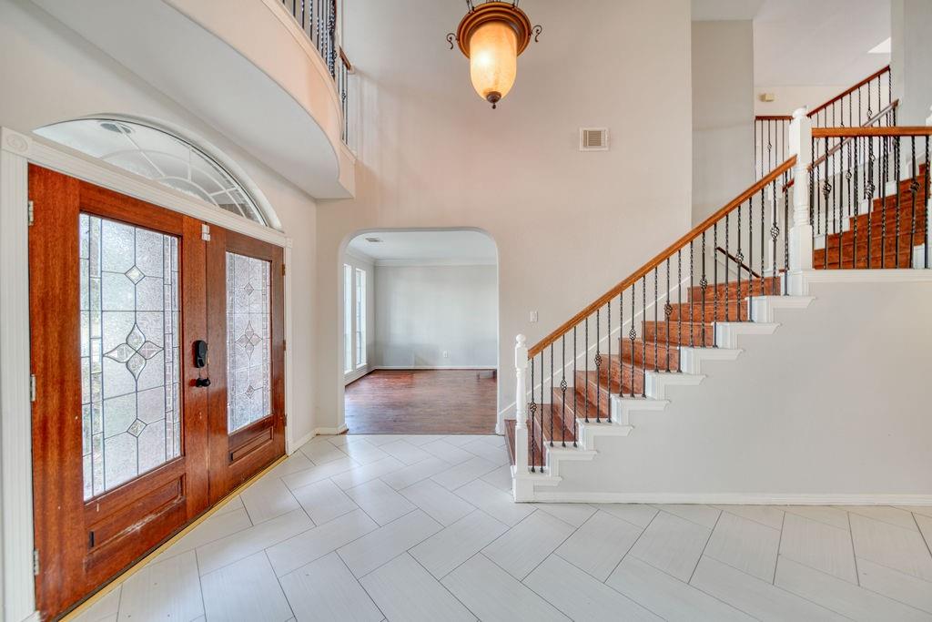 9606 Oakland Lake Way