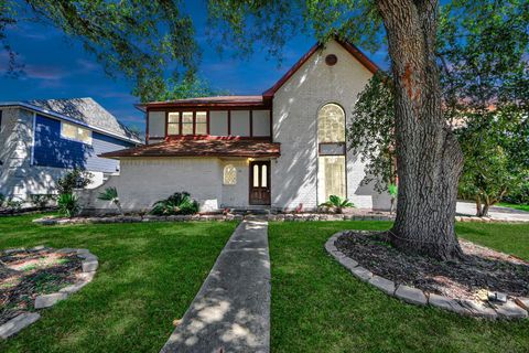 Photo of 4712 Country Club View, Baytown, TX 77521 (MLS # 87753040)