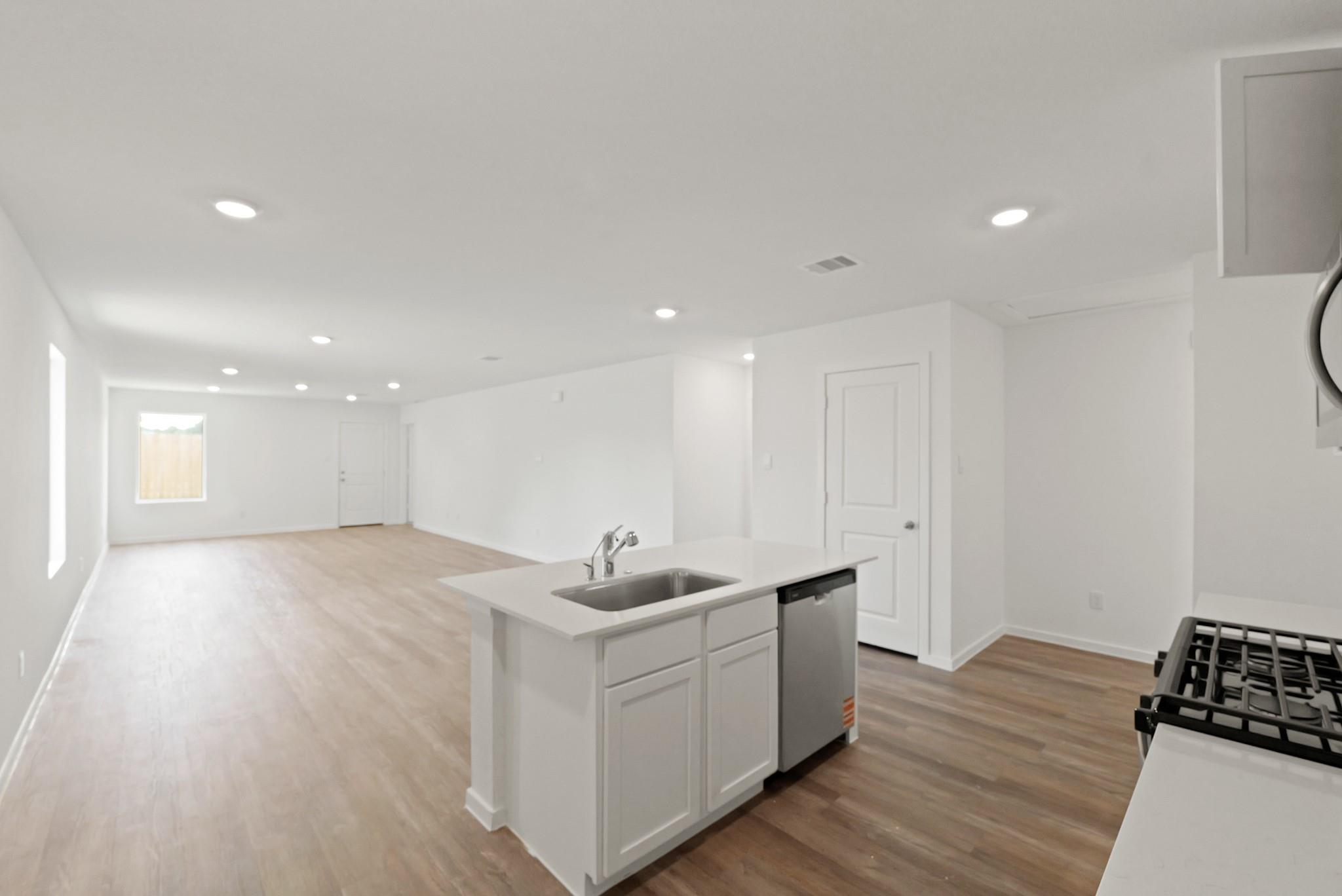 40962 Seasoned Oak Lane