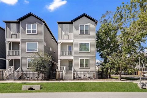 Photo of 1302 W 24th Street, Houston, TX 77008 (MLS # 57237219)