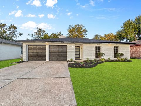 Photo of 16907 Tibet Road, Friendswood, TX 77546 (MLS # 8838518)