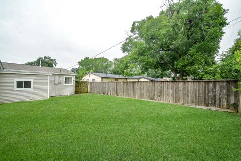Tiny photo for 1302 Lamesa Avenue, Pasadena, TX 77506 (MLS # 30589037)