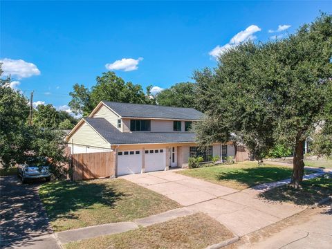 Photo of 9110 Vickijohn Drive, Houston, TX 77031 (MLS # 82448254)