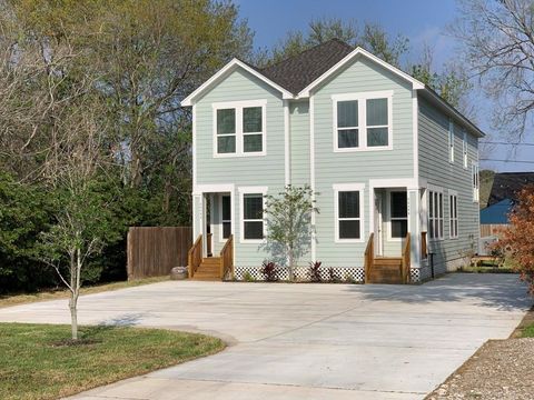 Photo of 2509 S Grand Boulevard #A, Pearland, TX 77581 (MLS # 56964061)