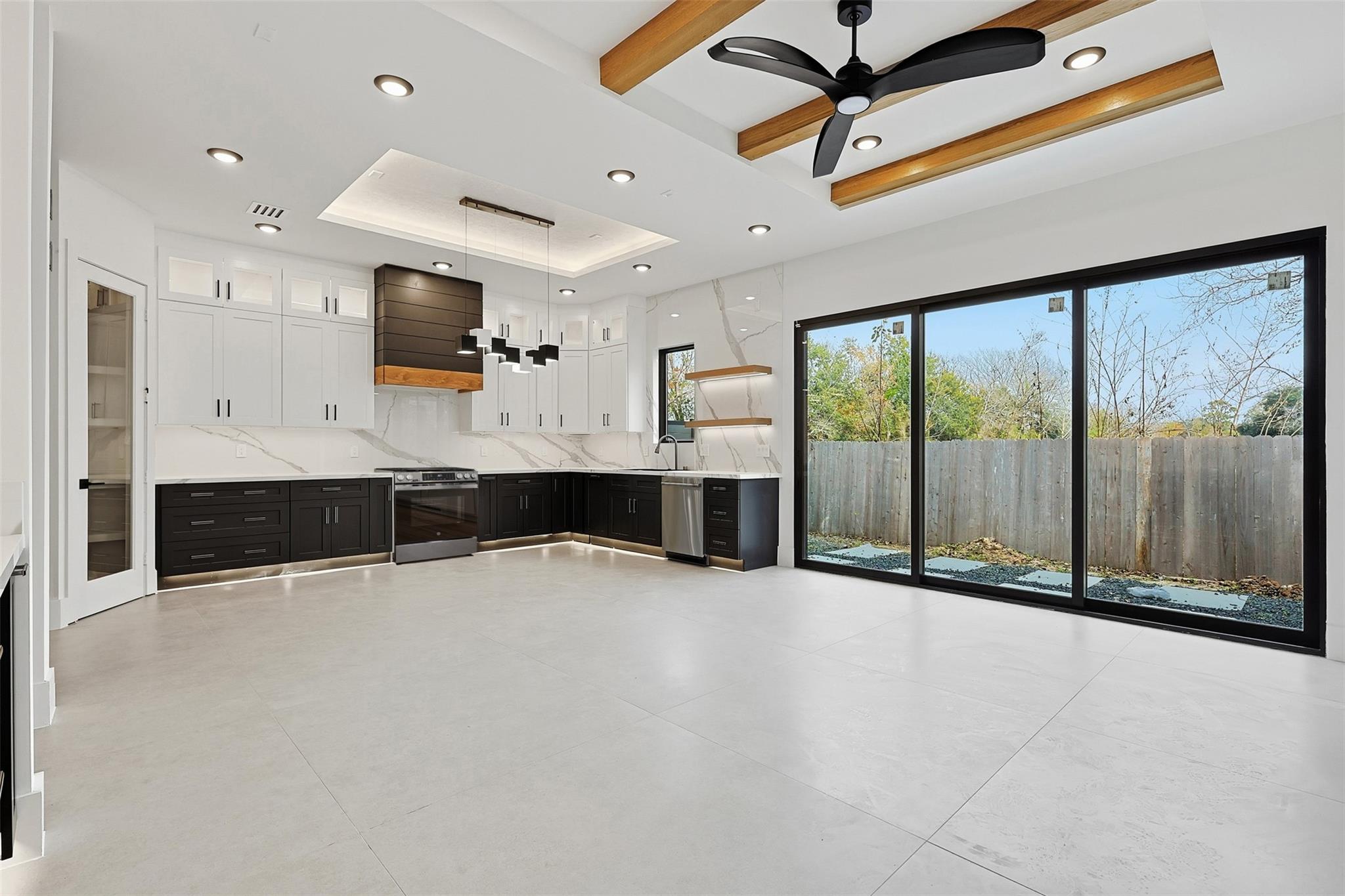 619 Rolling Oaks
