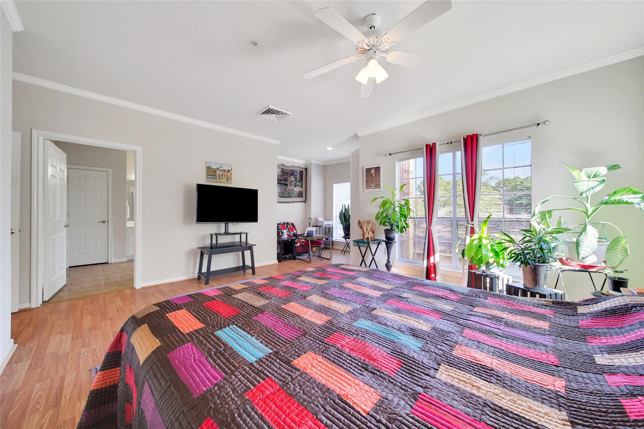 2815 Kings Crossing Drive 214