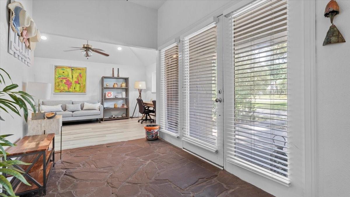 9502 Rolling Oaks Drive