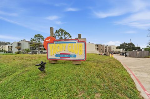 208 Yacht Club Lane 208 Seabrook TX 77586