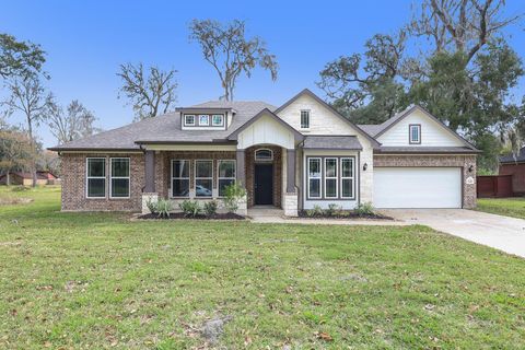 Photo of 213 Woodhaven, West Columbia, TX 77486 (MLS # 98089084)
