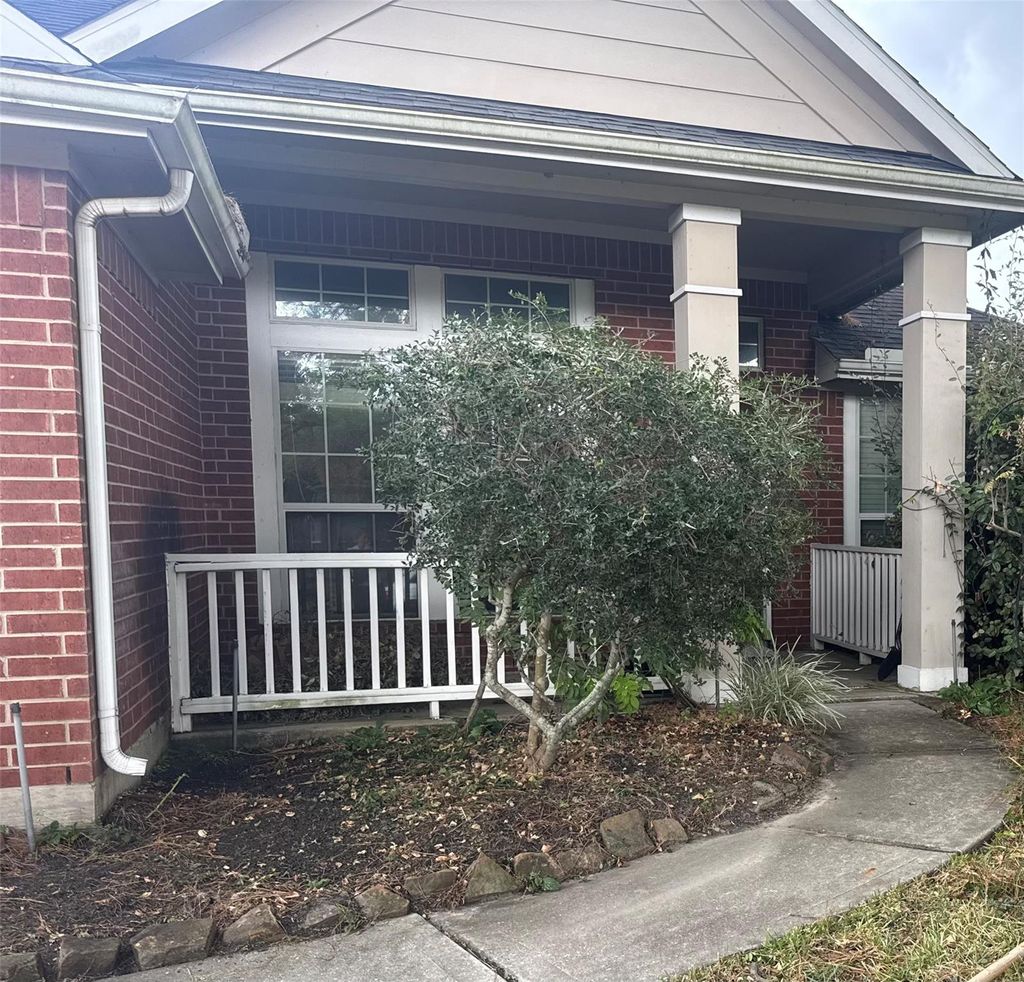 Photo of 13810 Windsor Garden Lane, Houston, TX 77044 (MLS # 23868235)