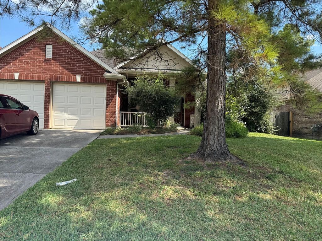 Photo of 13810 Windsor Garden Lane, Houston, TX 77044 (MLS # 23868235)