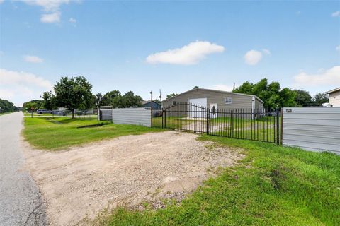 Photo of 2213 Ellis Drive, Rosharon, TX 77583 (MLS # 90415646)